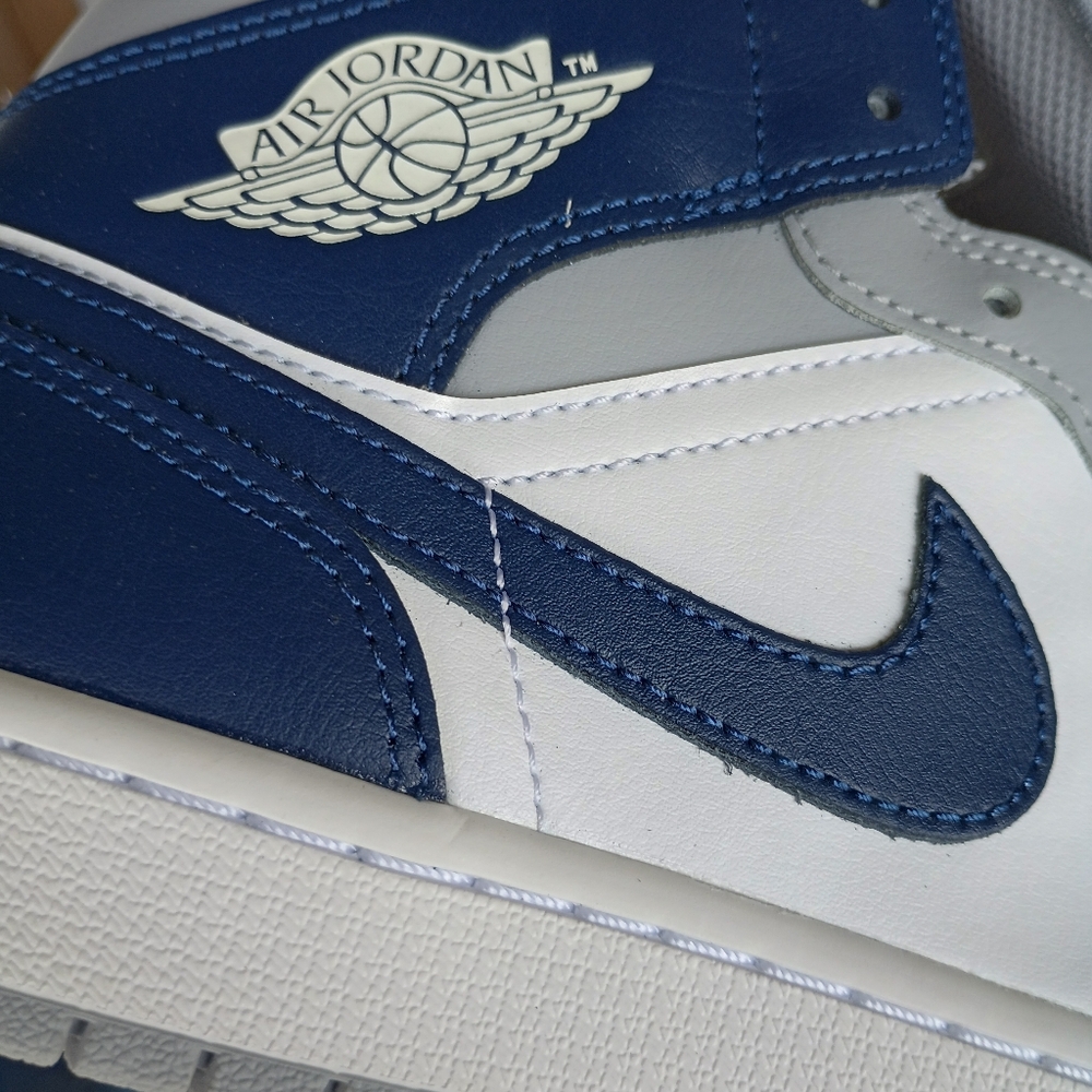 🔥Hot Sugar Free New Air Jordan 1 Mid Men Wolf Grey Navy 🔥 - Picture 7 of 9